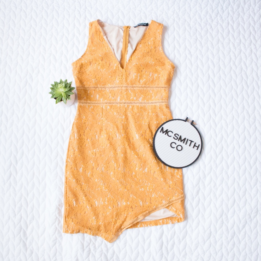 ✨Garota | Mustard Yellow Lace Asymmetrical Dress